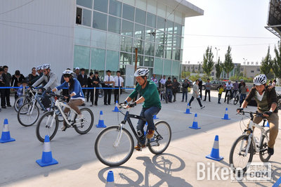 儿童自行车人工赛道图片，设计与体验